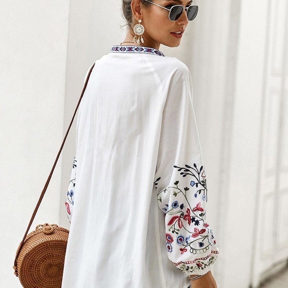 HIGH QUALITY EMBROIDERED FLORAL VINES TOP - Picture 6 of 6